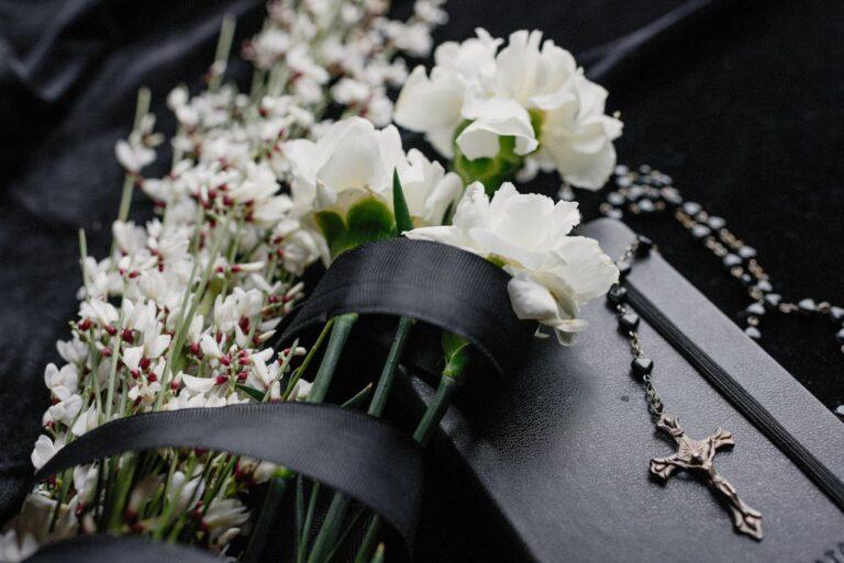 Choosing the Ideal Flowers to Go with a Funeral