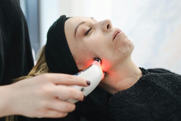 What are the benefits of Moxi laser for sun-damaged skin?