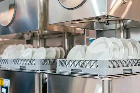 i 2025 01 07T121416.306 Evolution of Commercial Dishwashers: Manual to High-Tech